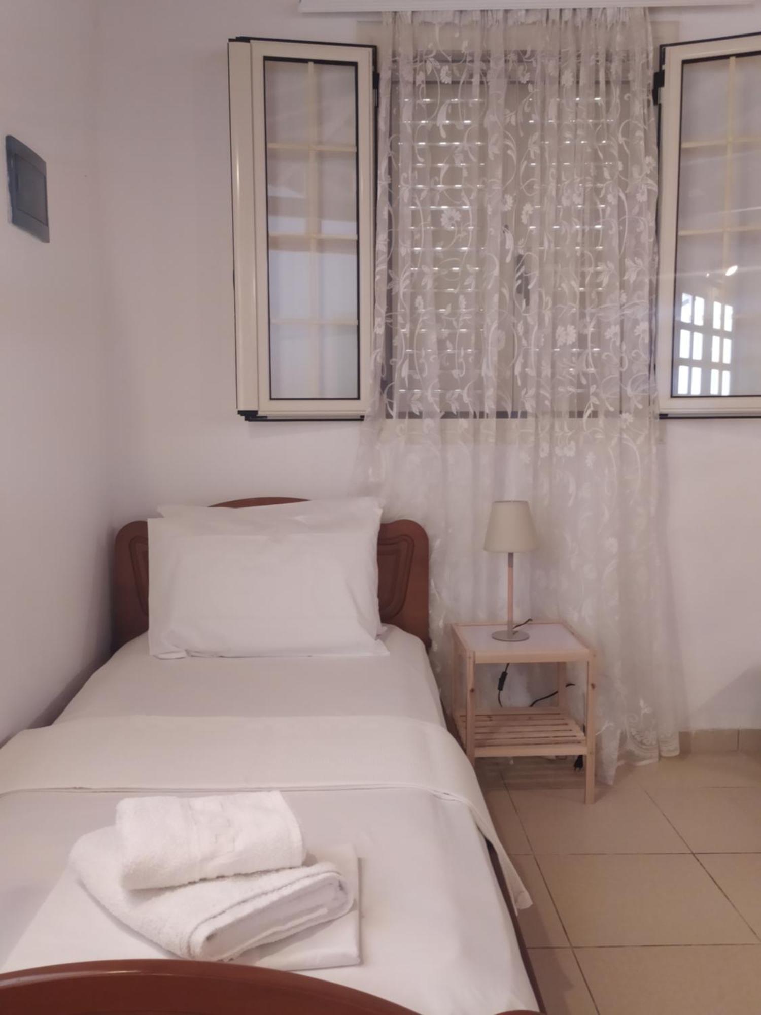 Retzos Rooms Himarë Exterior foto